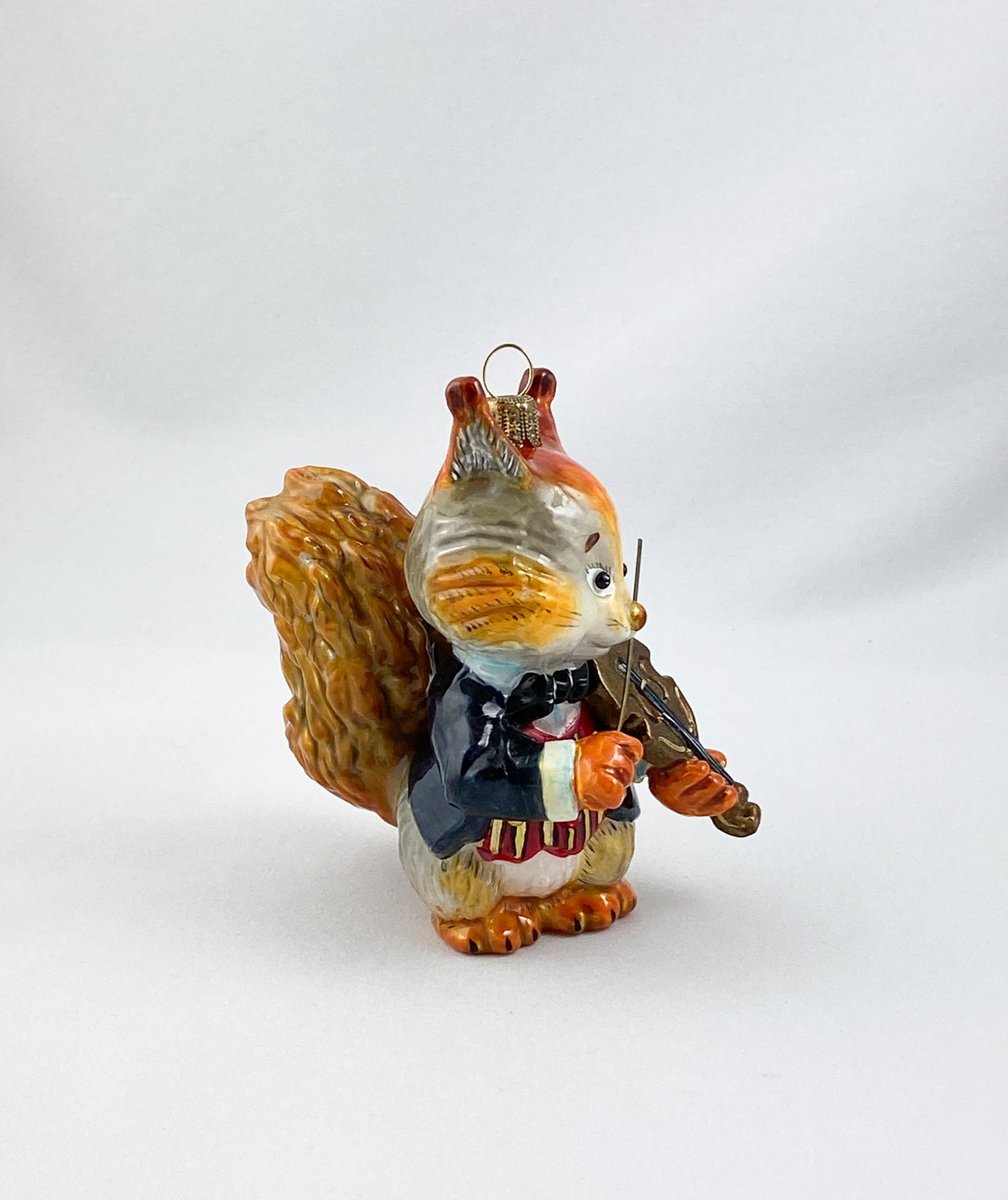 The squirrel plays the violin, AtlasArt