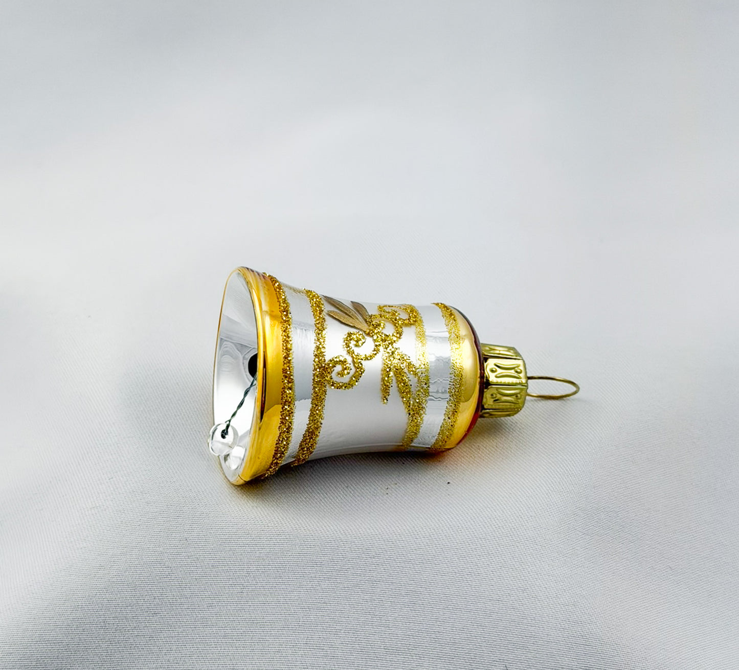 Weihnachts-Glöckchen Silber mit goldenem Dekor