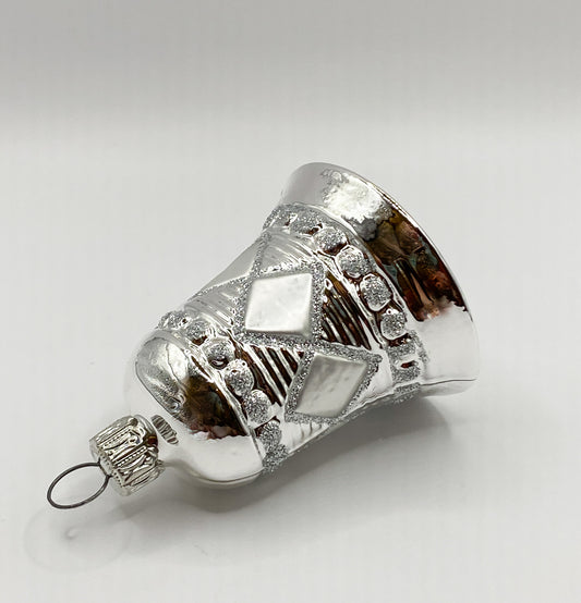 Weihnachtsglöggli silber mit Rautenmuster