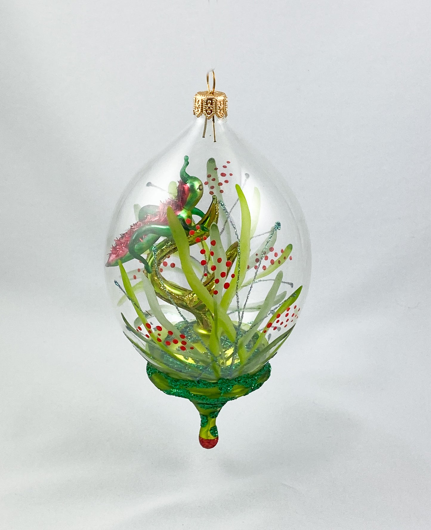 Heuschrecke im hohen Gras