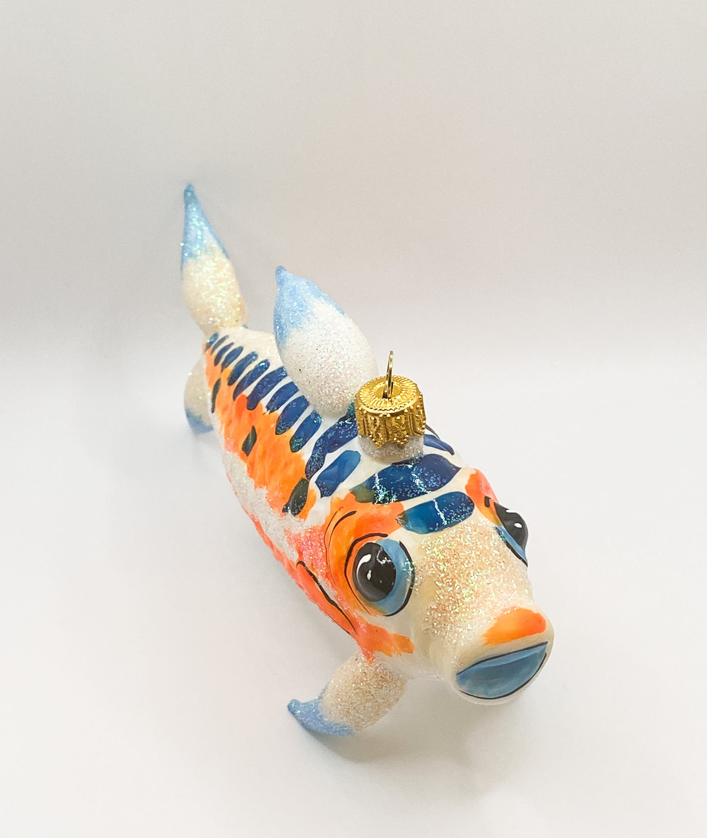 Koi mit orangen Streifen