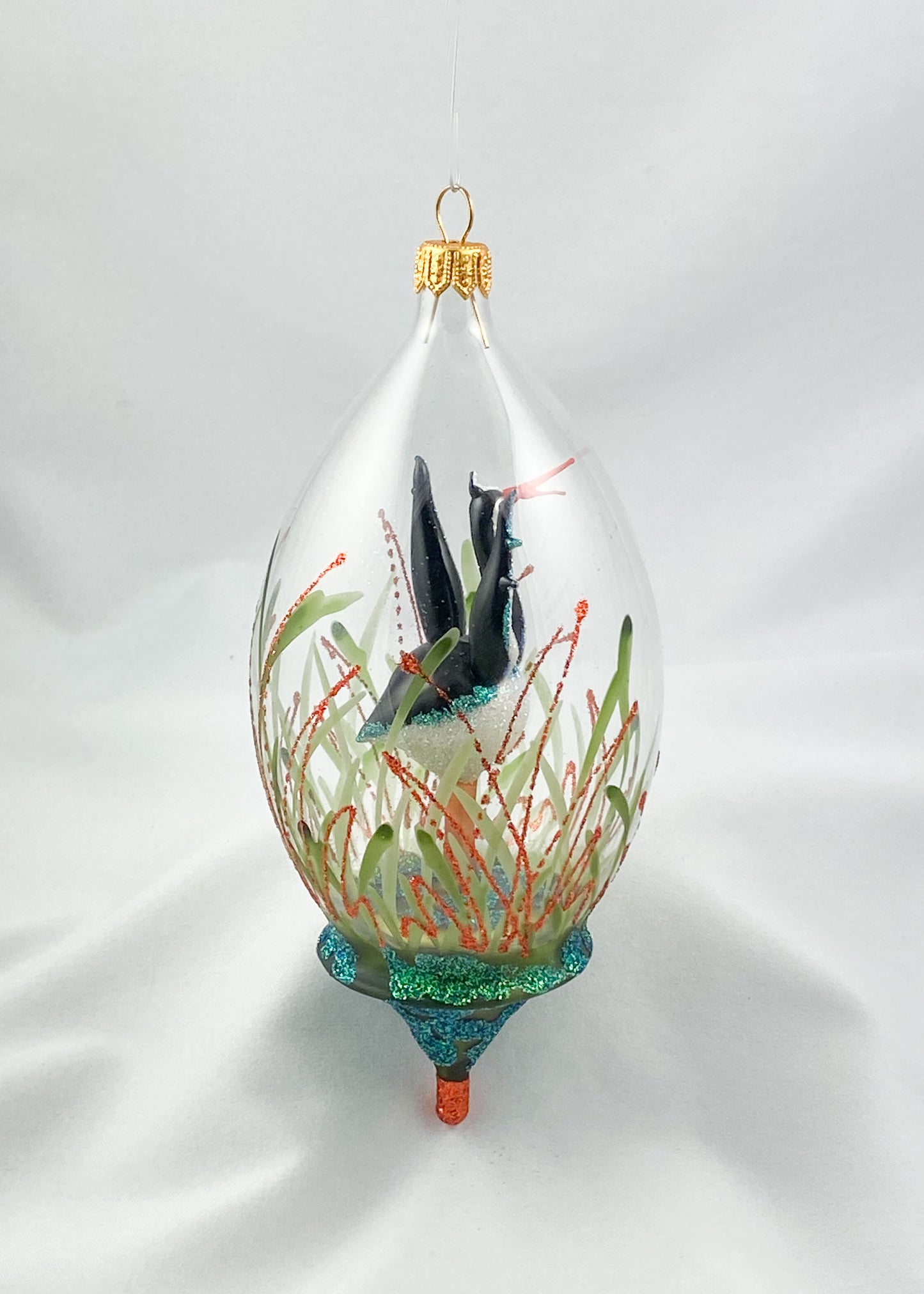 Kranich mit rotem Schnabel