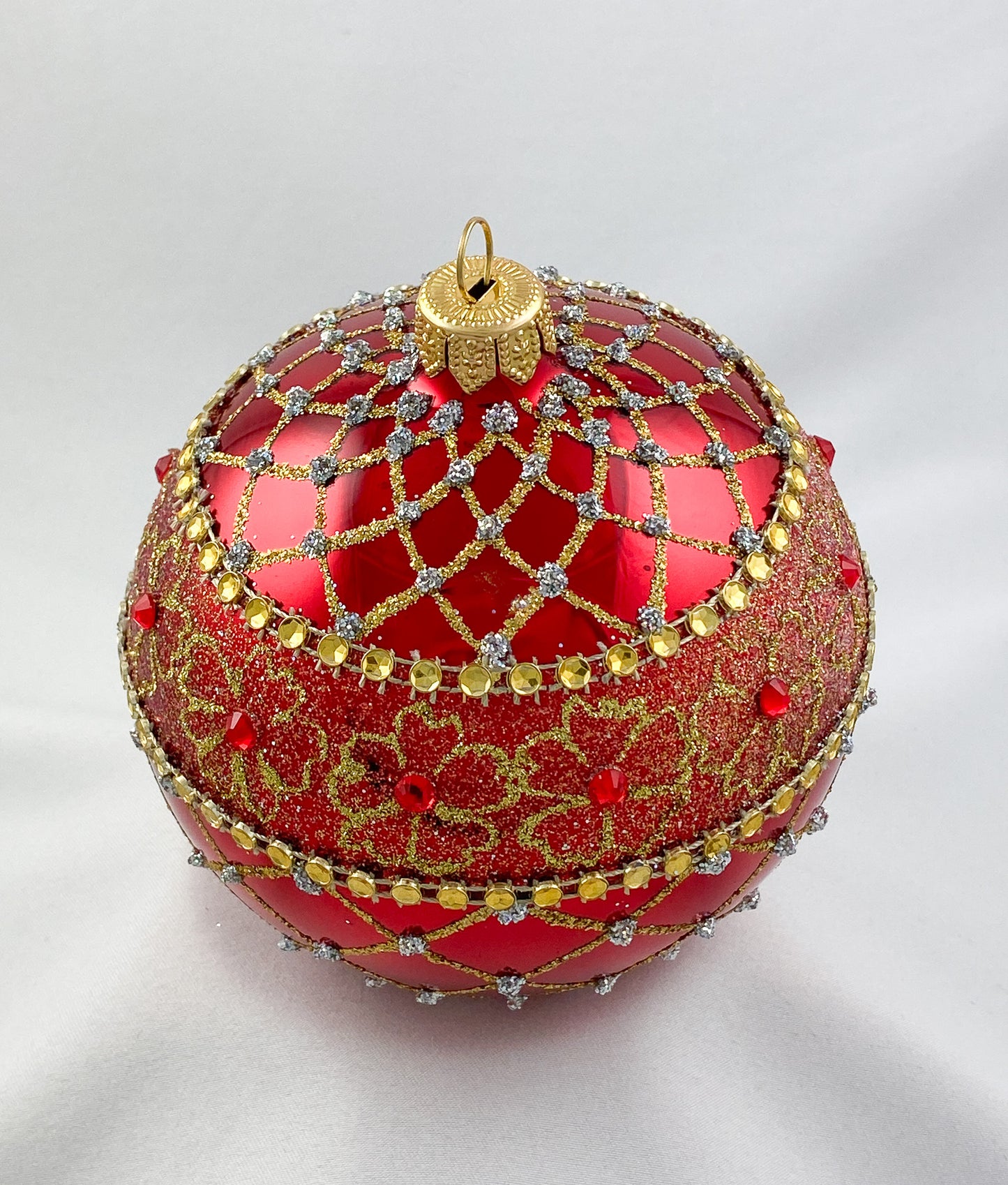 Ball shiny red with gold brocade decoration