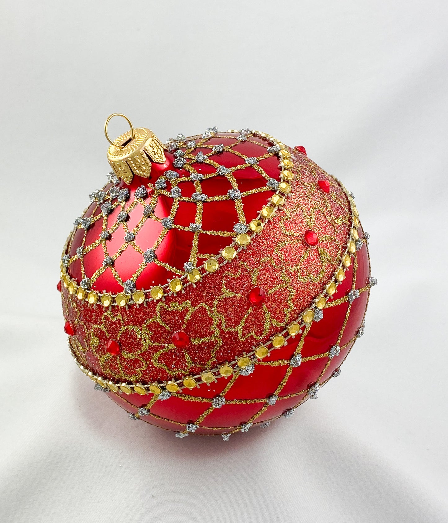 Ball shiny red with gold brocade decoration