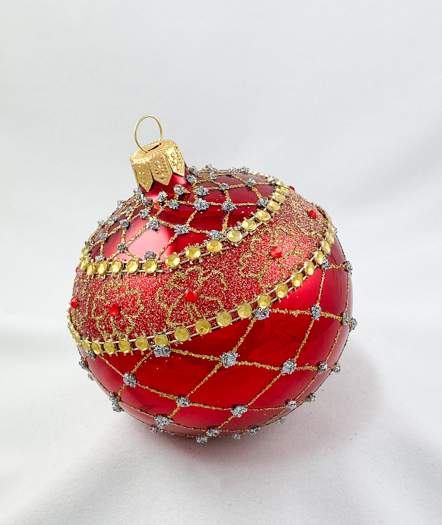 Ball shiny red with gold brocade decoration