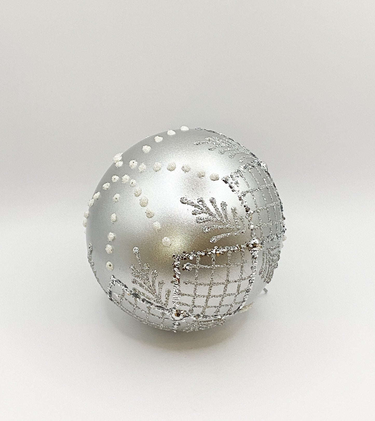 Ball silver matt with grid pattern