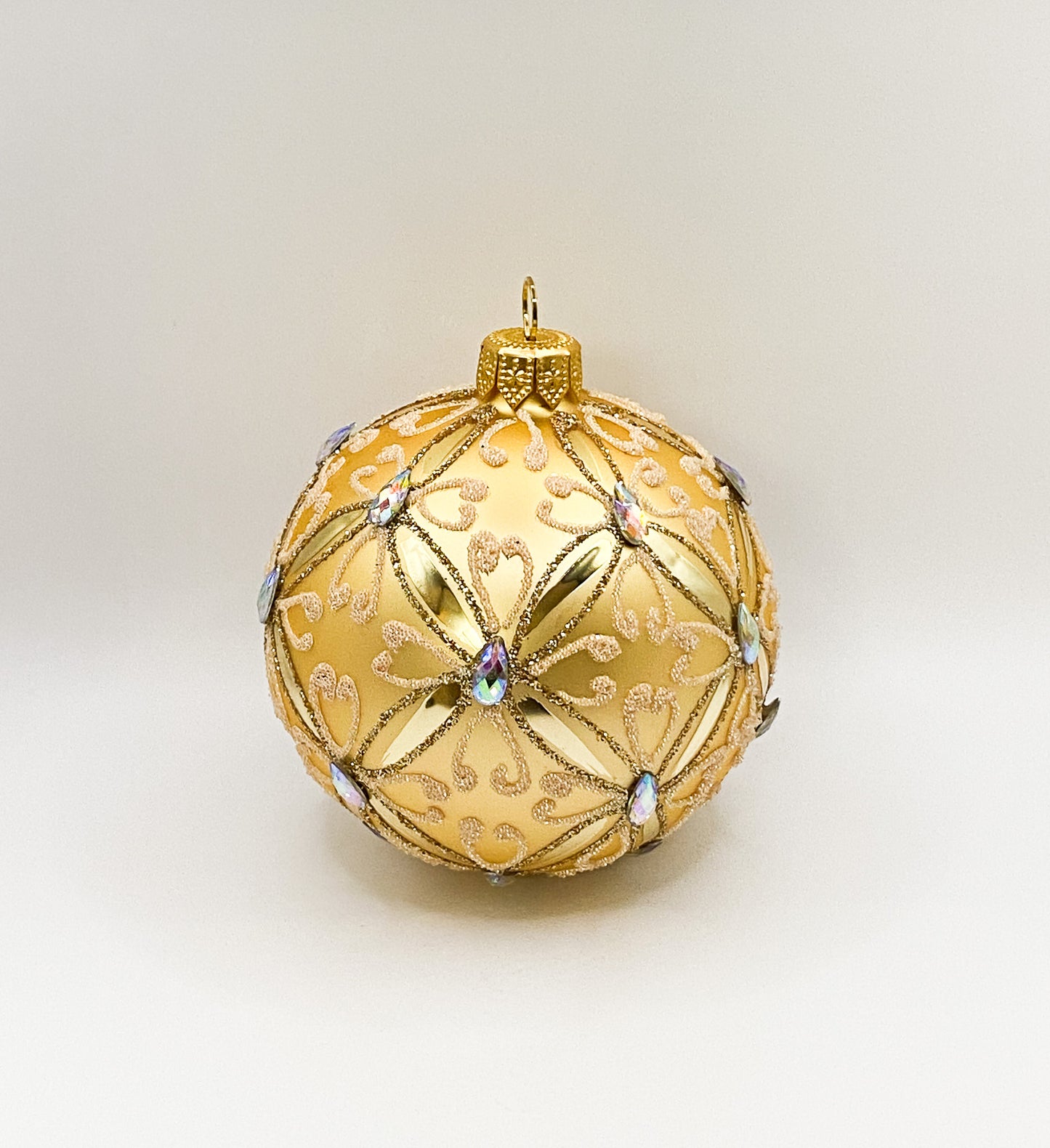 Ball gold matt geometric pattern