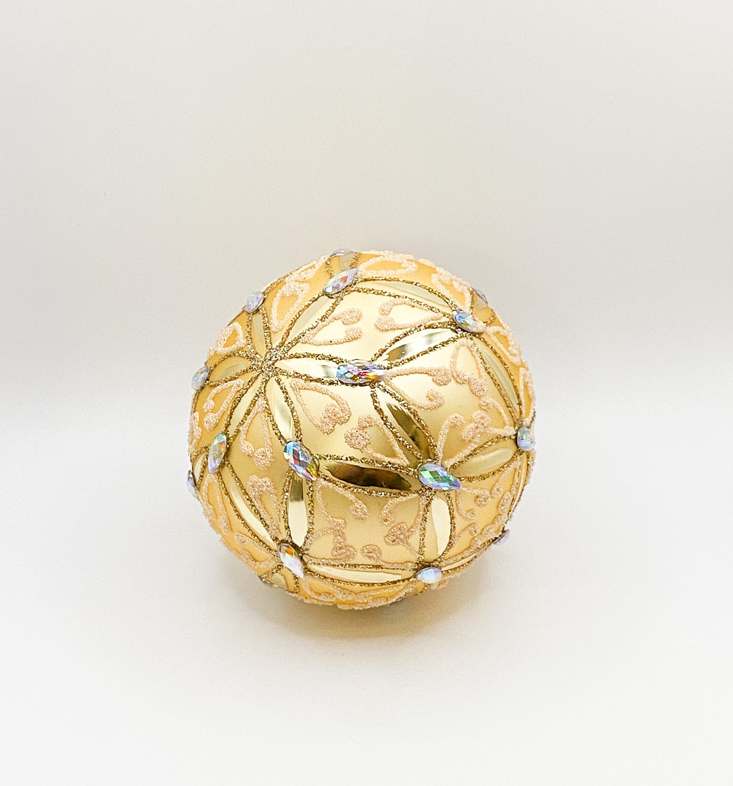 Ball gold matt geometric pattern