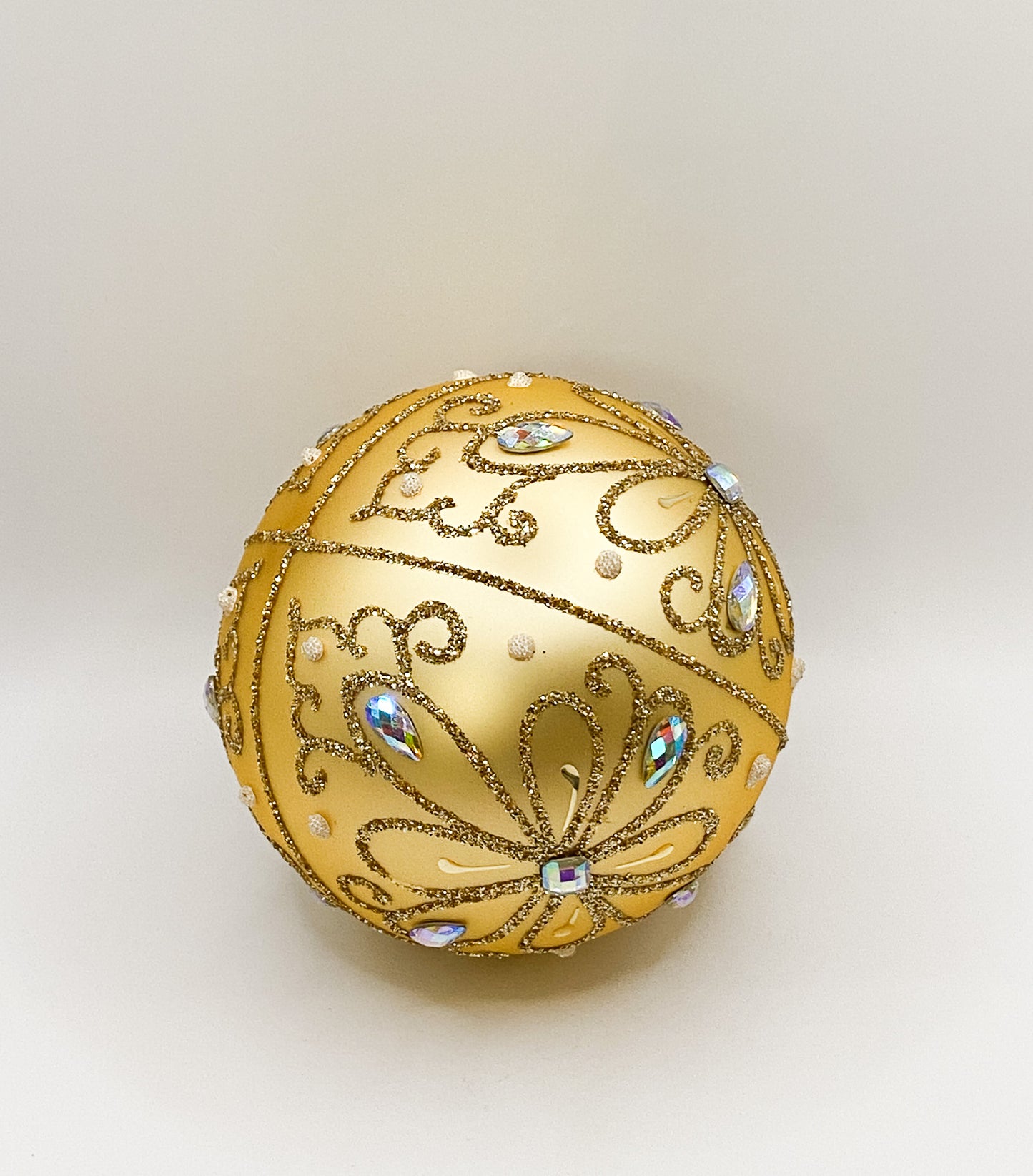 Ball gold matt with stylized flower motif