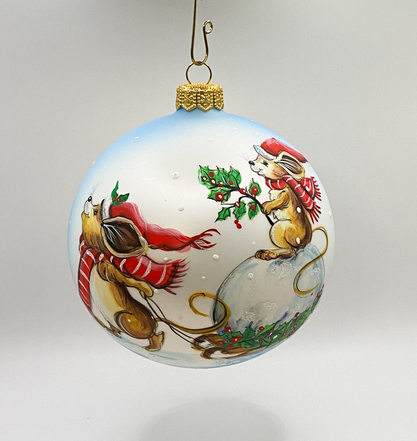 Ball two mice carry a snowball