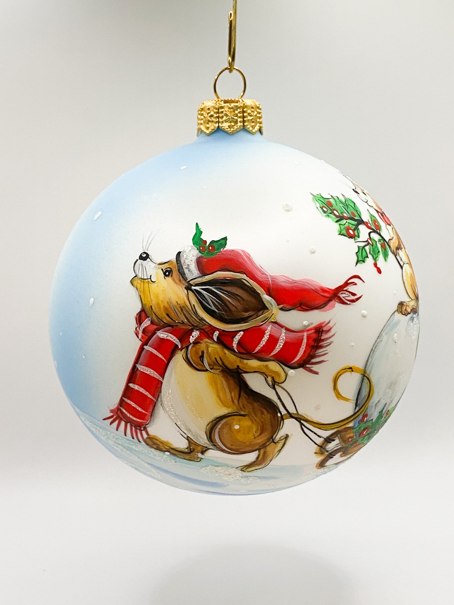 Ball two mice carry a snowball
