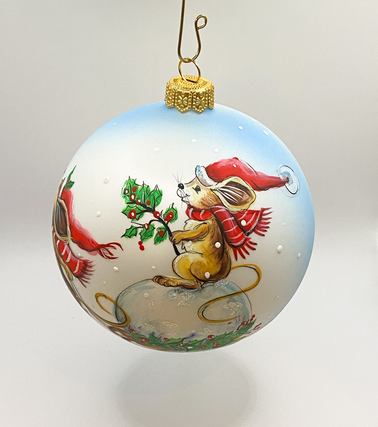 Ball two mice carry a snowball