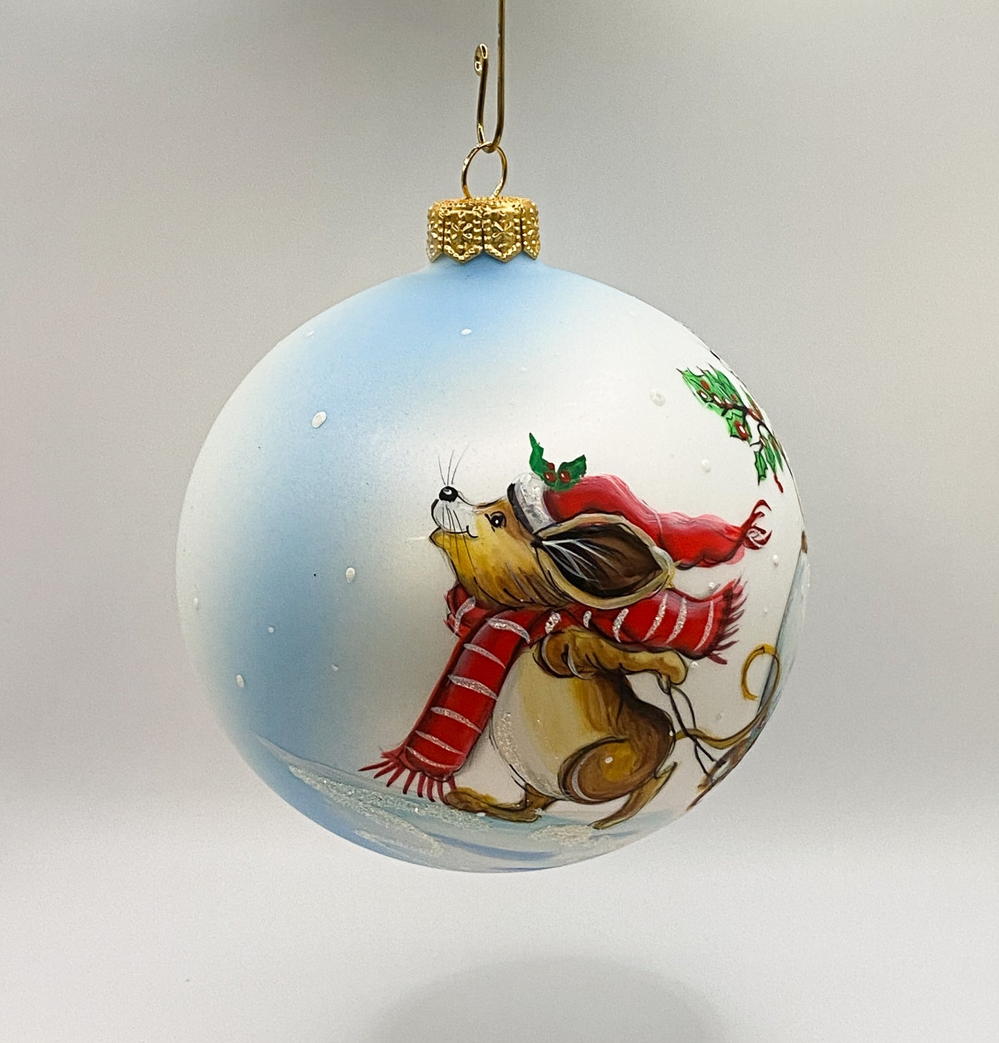 Ball two mice carry a snowball
