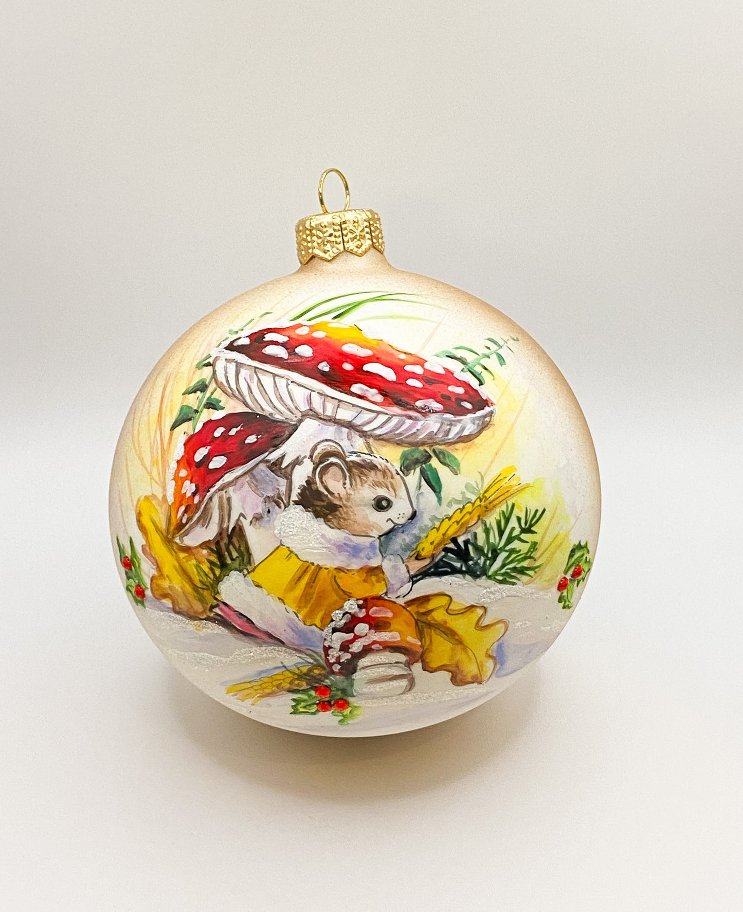 Ball mouse girl under the fly agaric