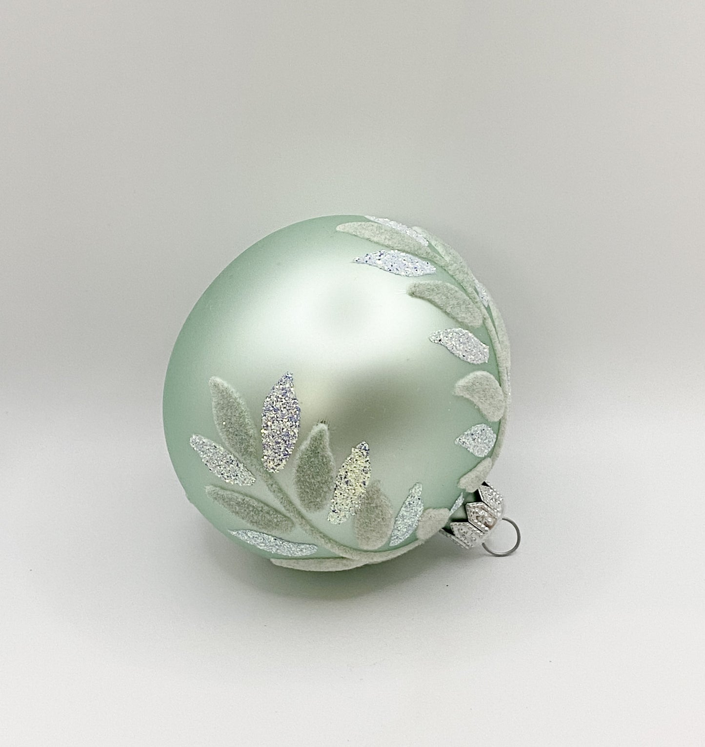 Ball mint green with white leaves