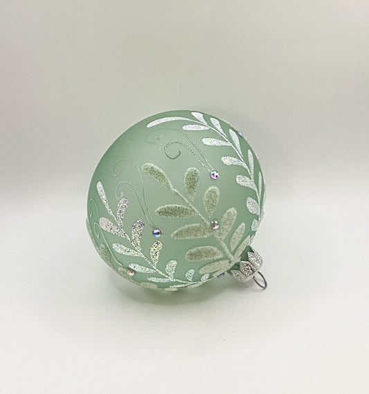 Kugel mint grün transparent mit weissen Blättern