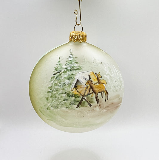 Kugel mit zwei Rehen an der Futterkrippe