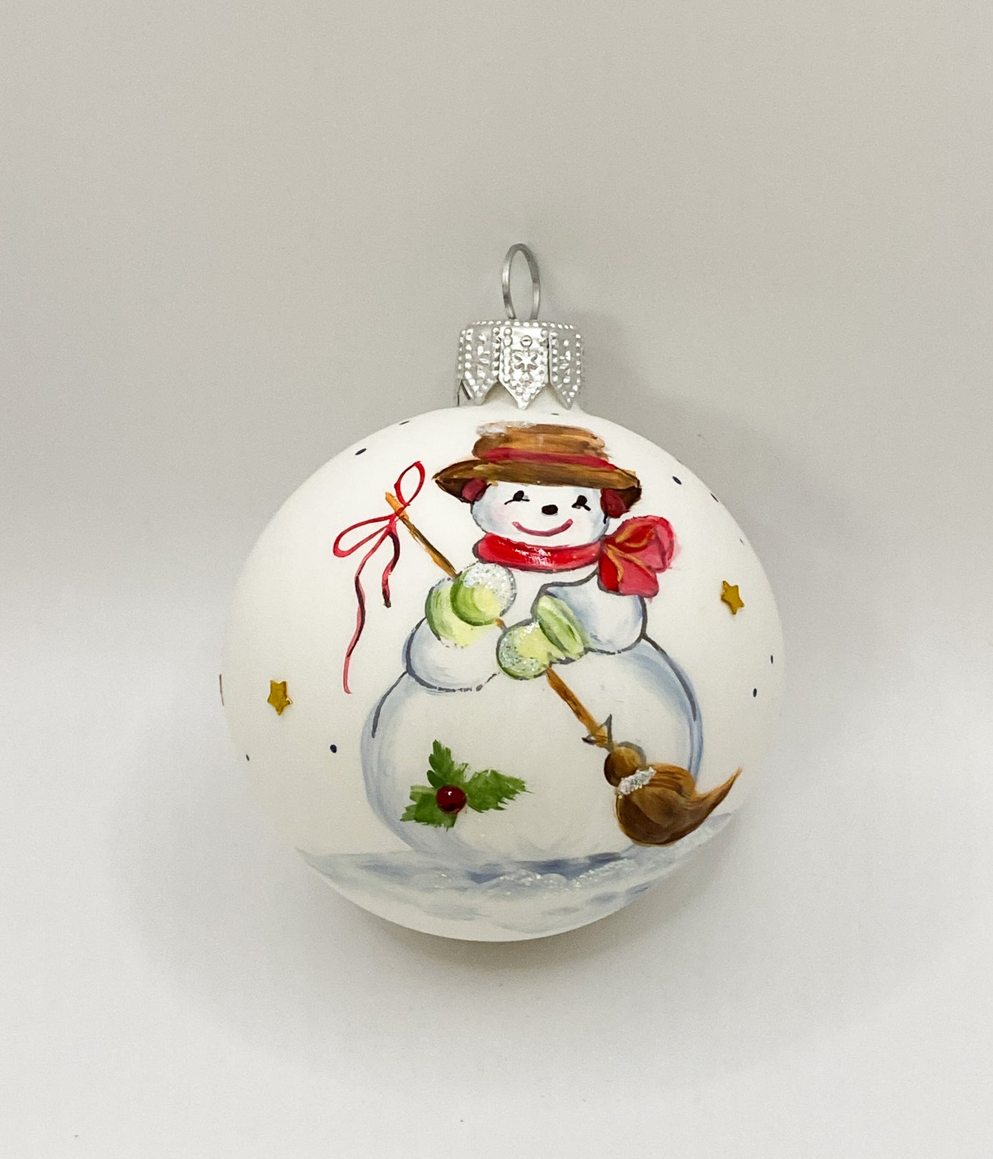 Kugel Schneemann mit Besen und rotem Schal
