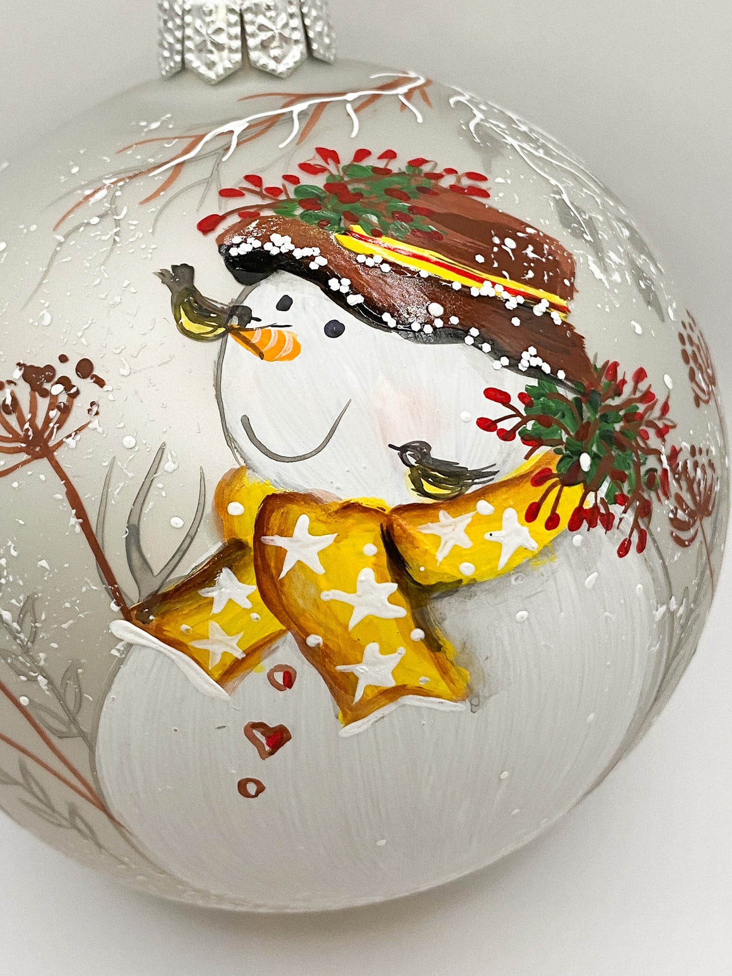 Kugel Schneemann mit gelbem Sternchenschal
