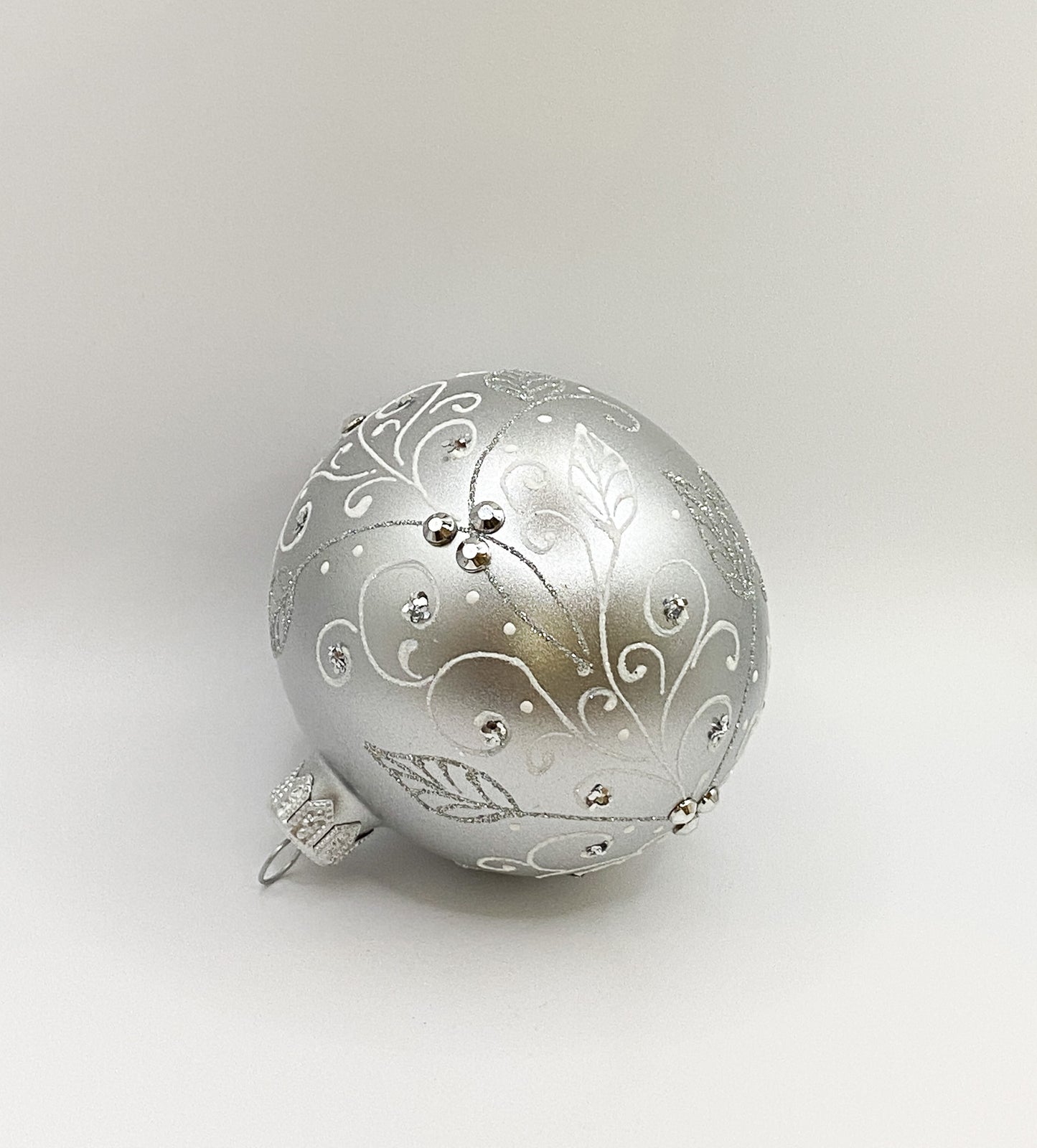 Ball silver matt with leaf tendril motif
