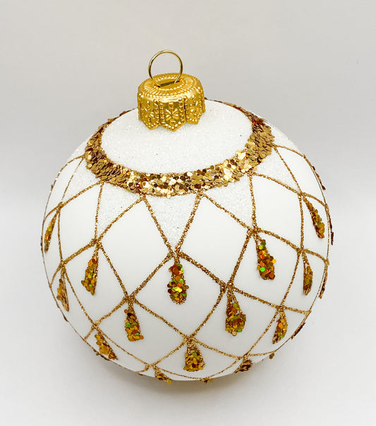 Weisse Kugel mit Gold-Gittermuster