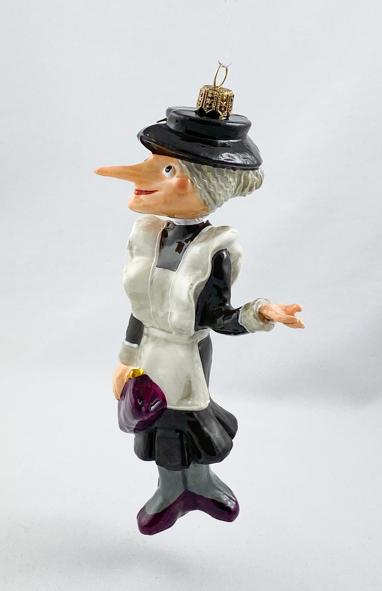 Chapeau-Chlaque, old woman, and rat Lariska, in wooden box, AtlasArt