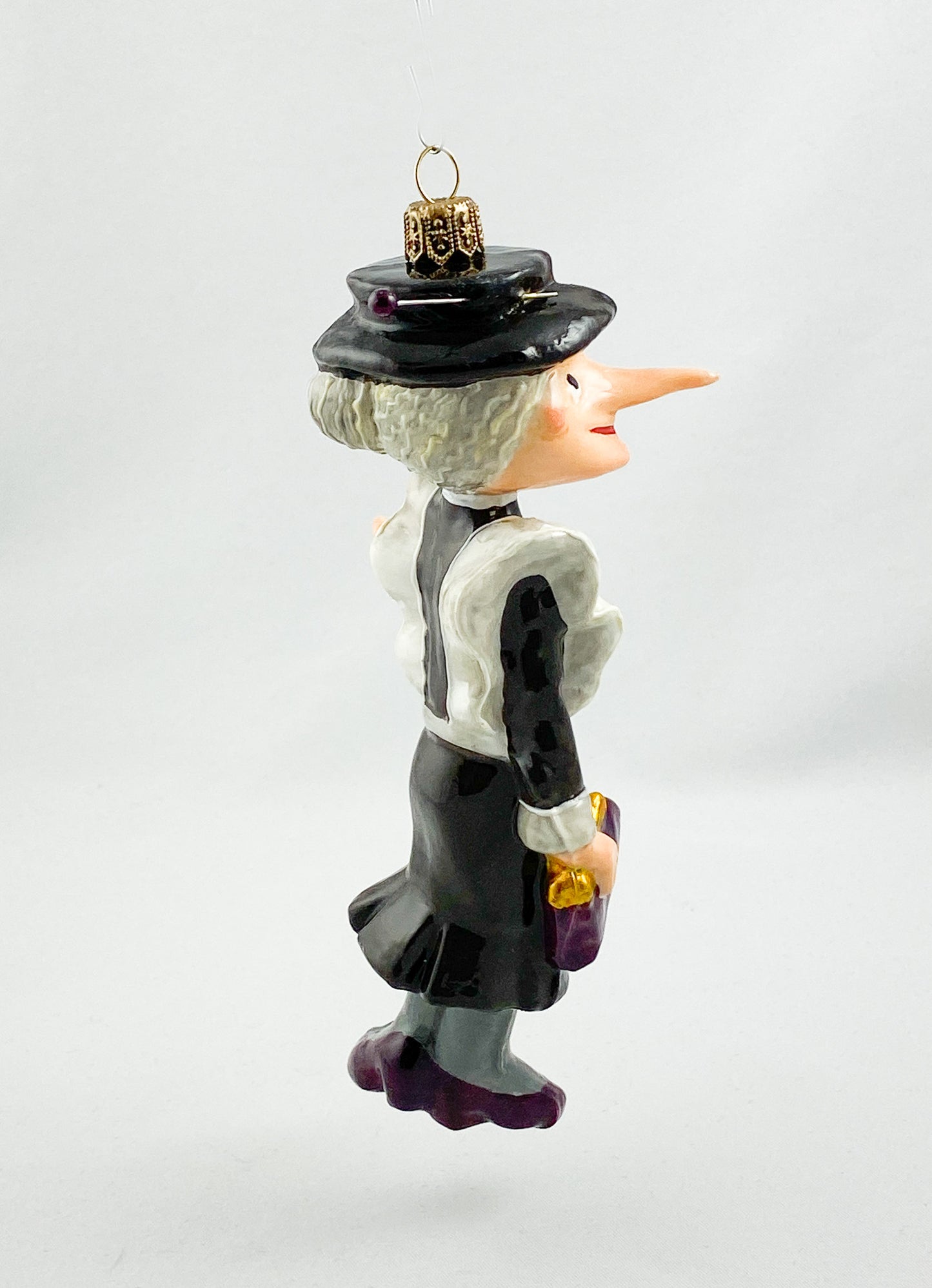 Chapeau-Chlaque, old woman, and rat Lariska, in wooden box, AtlasArt
