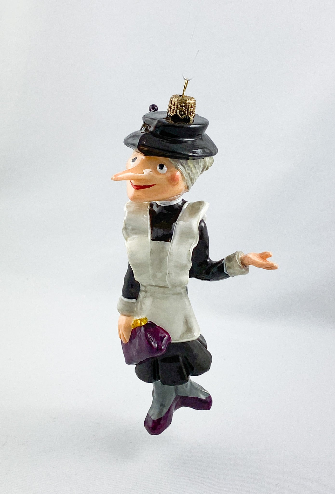 Chapeau-Chlaque, old woman, and rat Lariska, in wooden box, AtlasArt