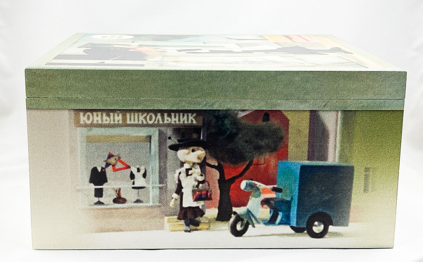 Chapeau-Chlaque, old woman, and rat Lariska, in wooden box, AtlasArt