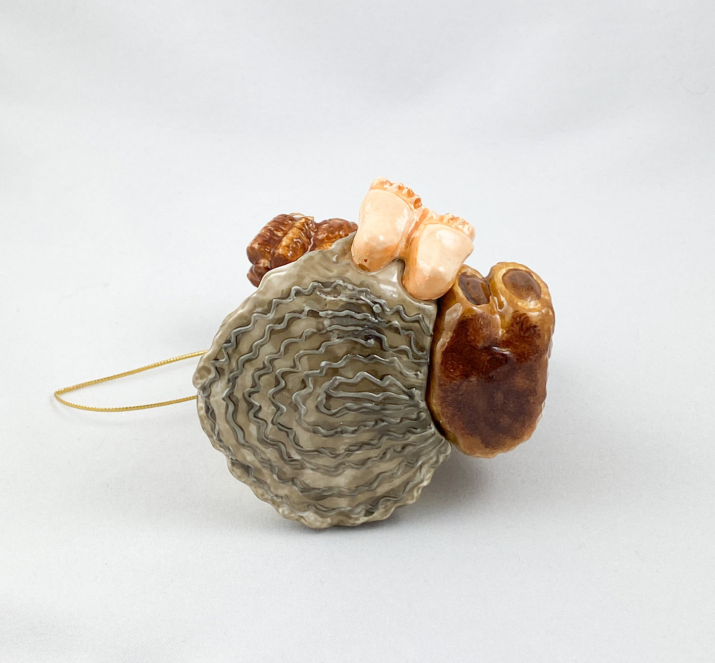 The little girl tells the teddy bear a story AtlasArt