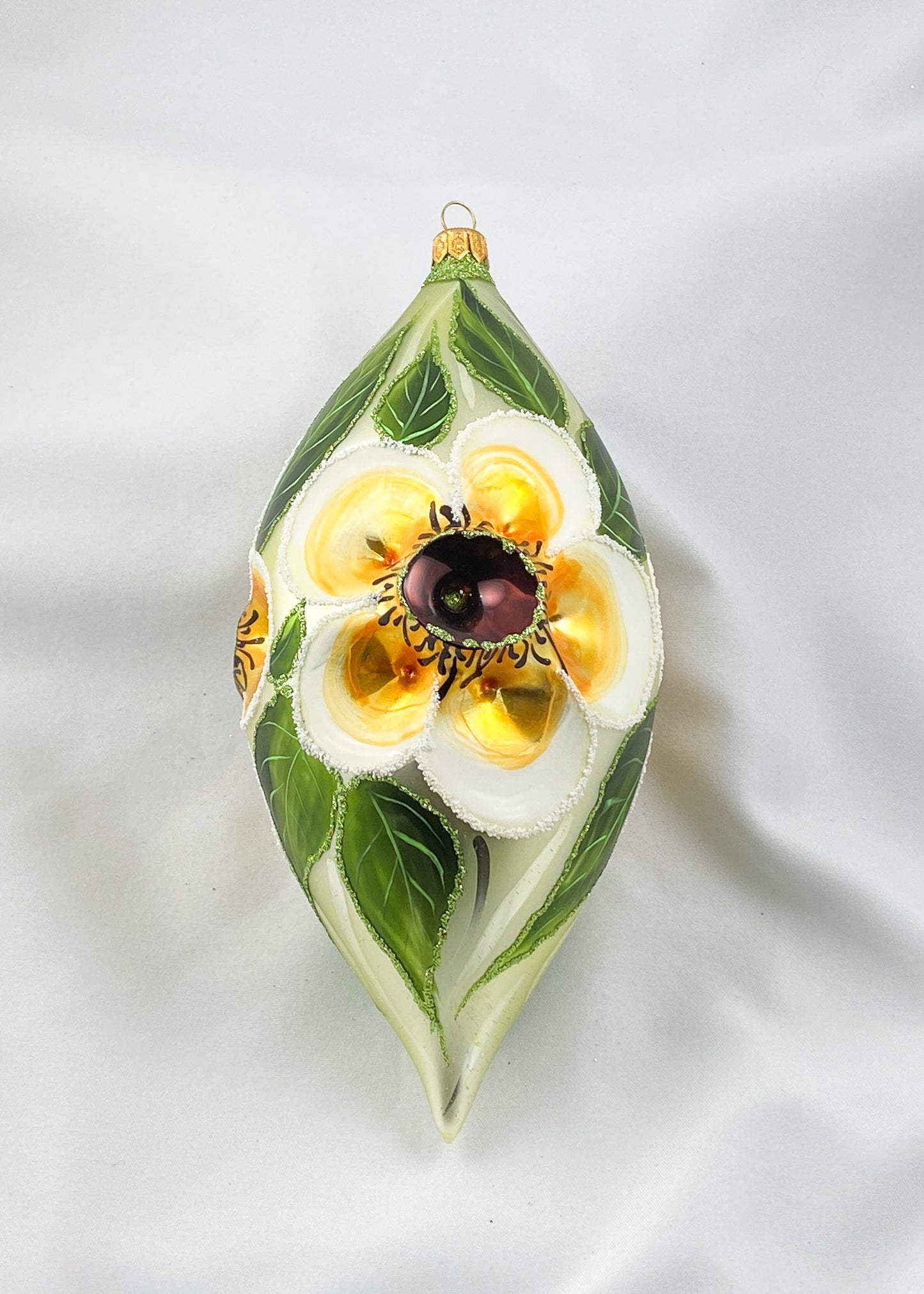 Grosse Kugel mit gelbem Magnolien-Motiv