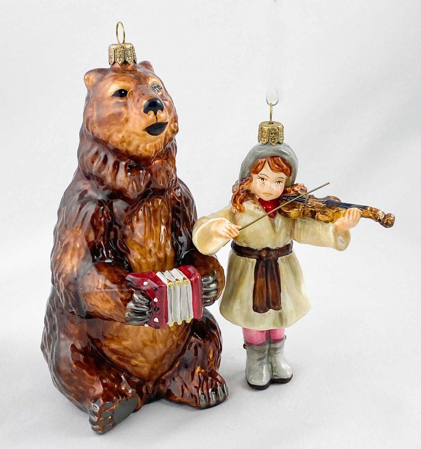 Das Mädchen und der Bär musizieren zusammen, AtlasArt