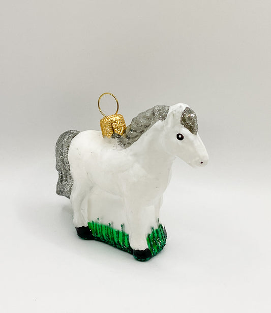 Kleines weisses Pferd