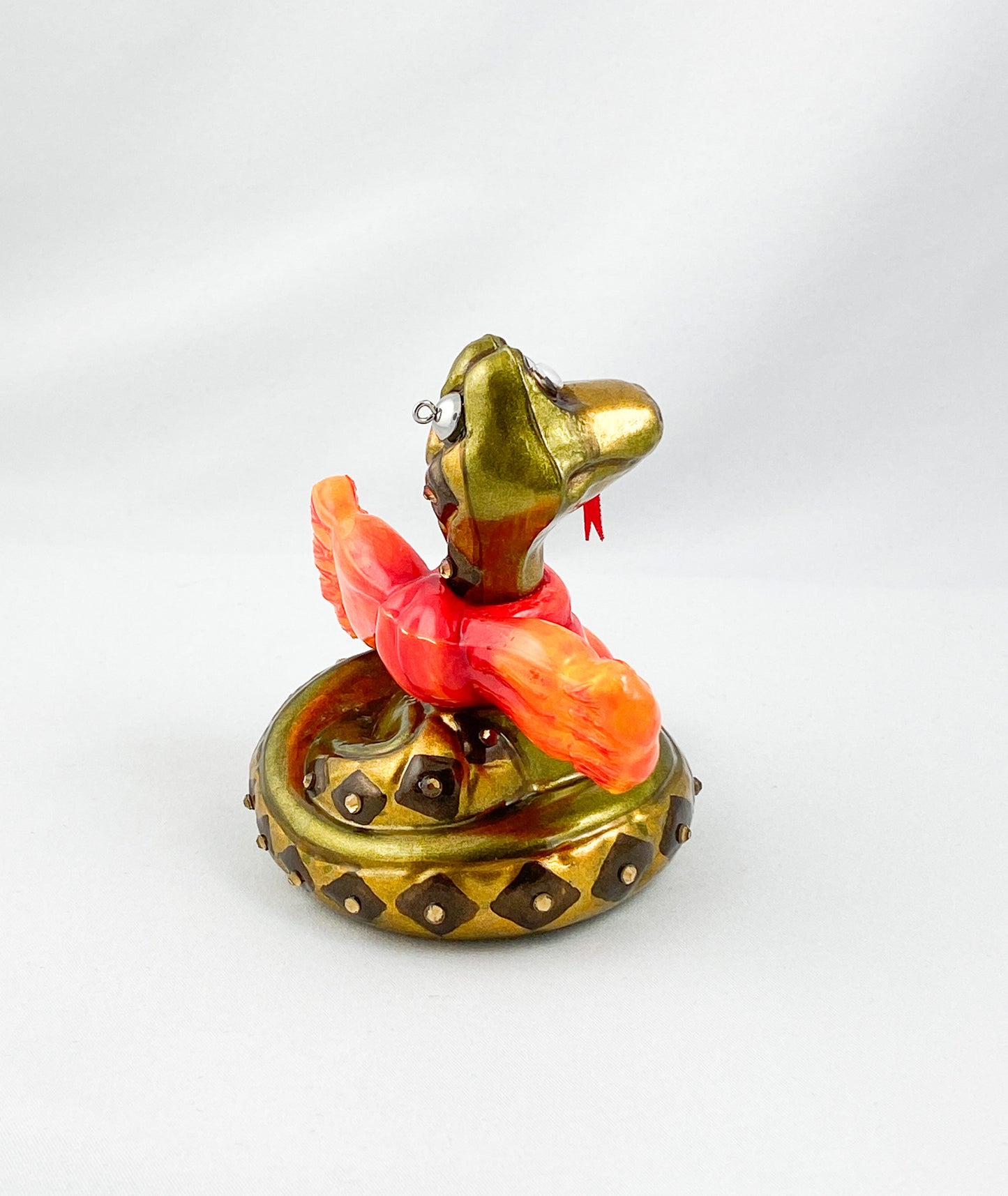 Schlange mit orangem Schal, AtlasArt