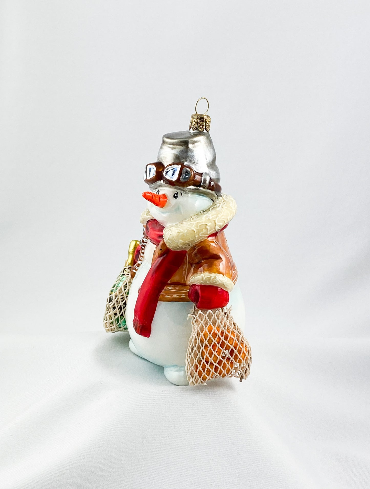 The snowman goes shopping for the holidays, AtlasArt