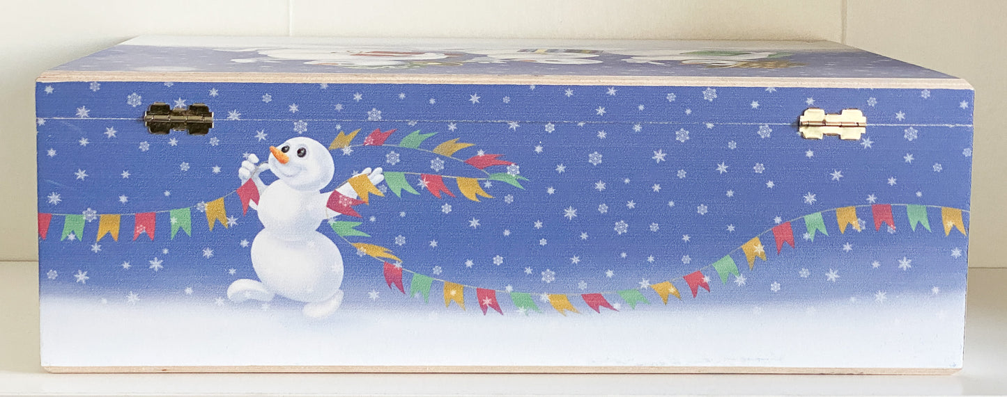 Mama Snowman and Papa Snowman bring the Christmas tree and toys, AtlasArt