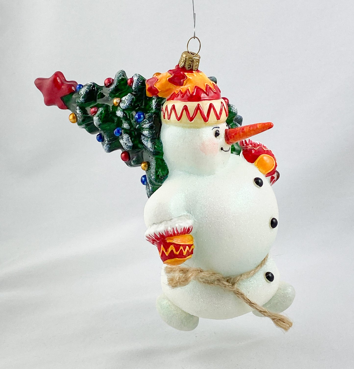 Mama Snowman and Papa Snowman bring the Christmas tree and toys, AtlasArt