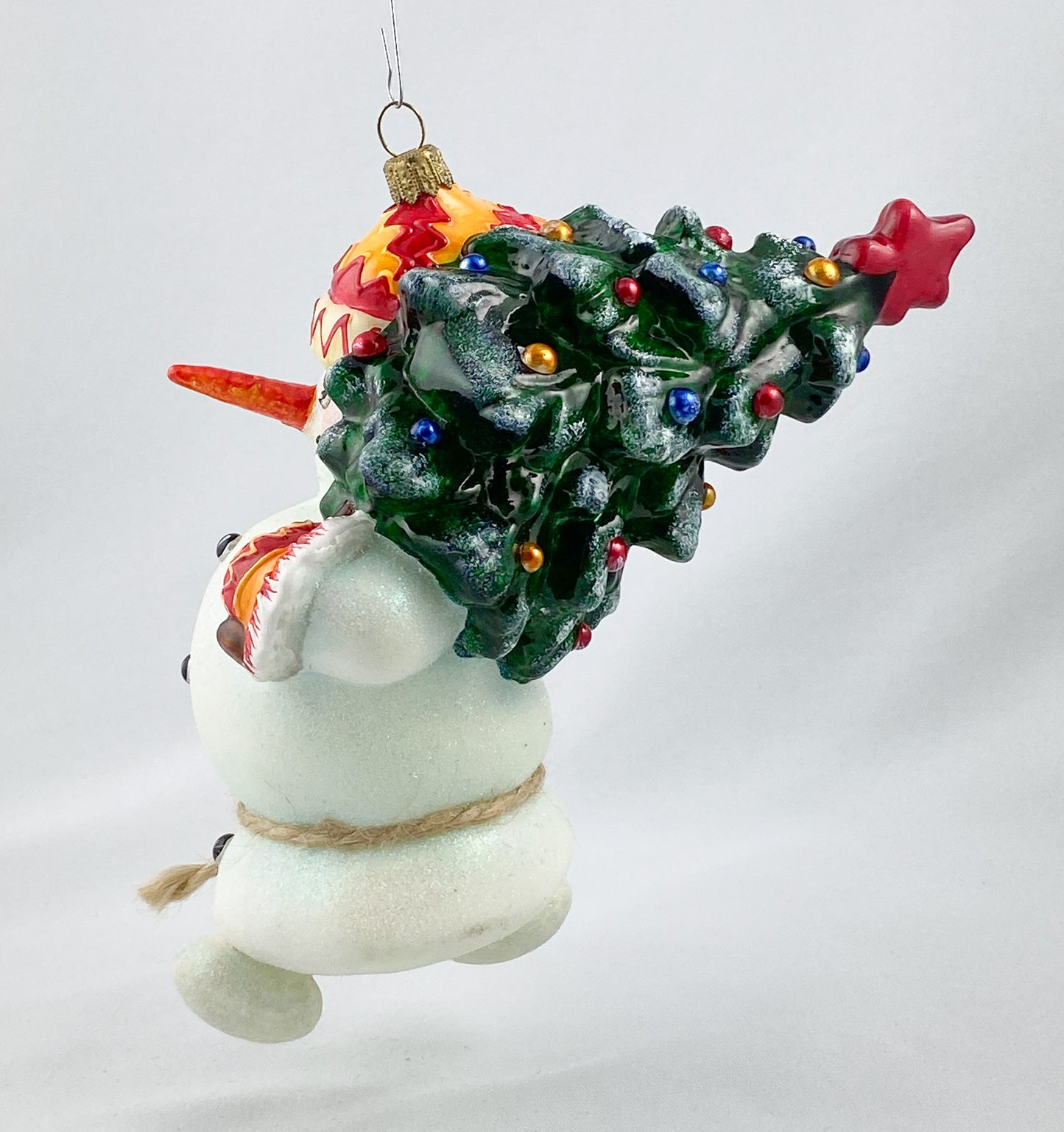 Mama Snowman and Papa Snowman bring the Christmas tree and toys, AtlasArt