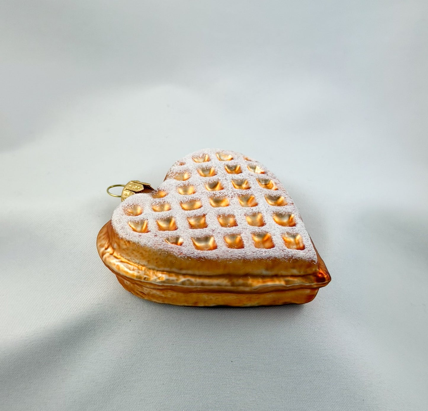 Heart-shaped waffle with icing, Gaufre