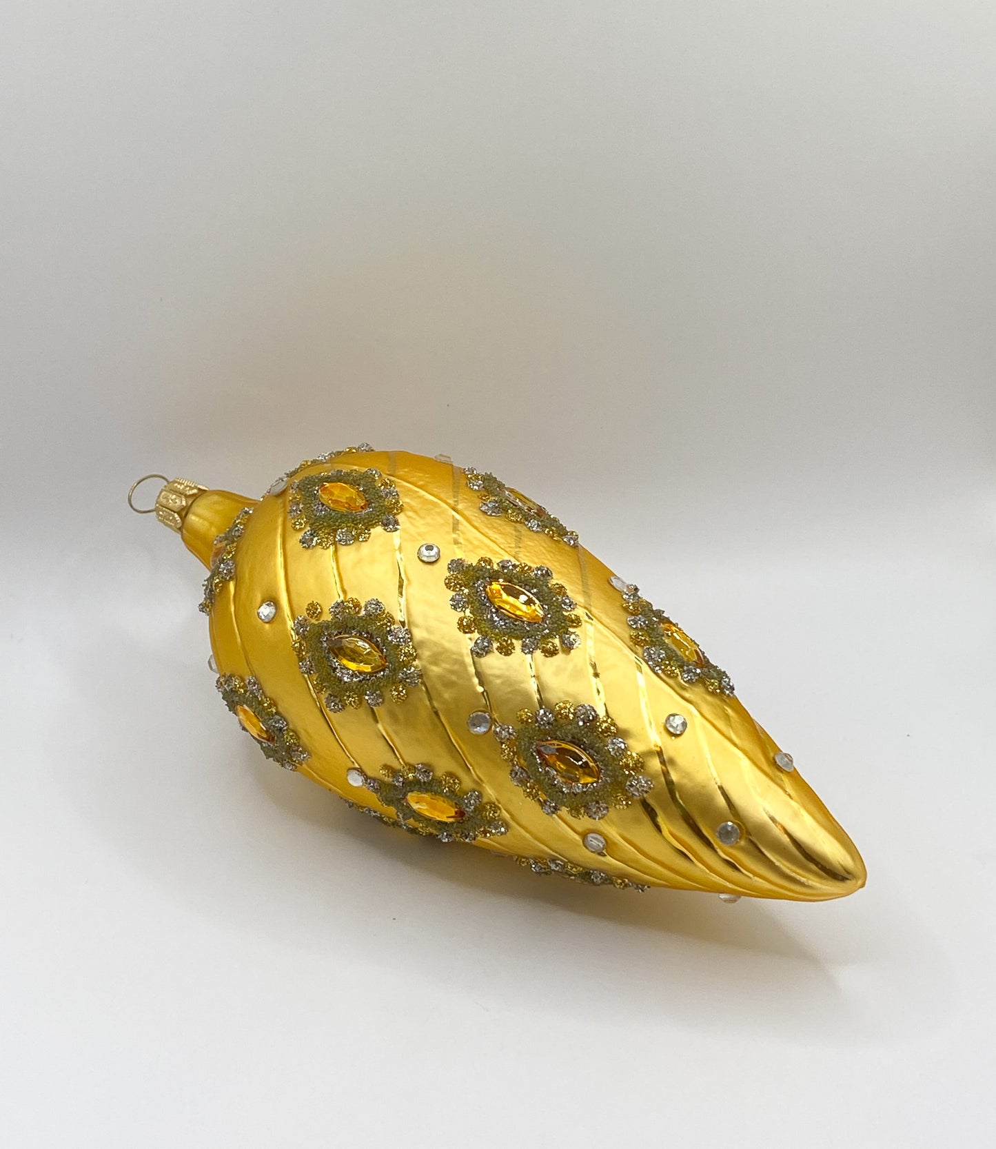 Golden baroque cone with golden gemstones