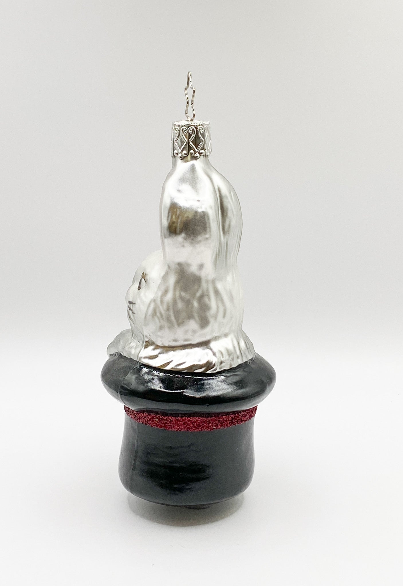 Weisser Hase im Zauberhut