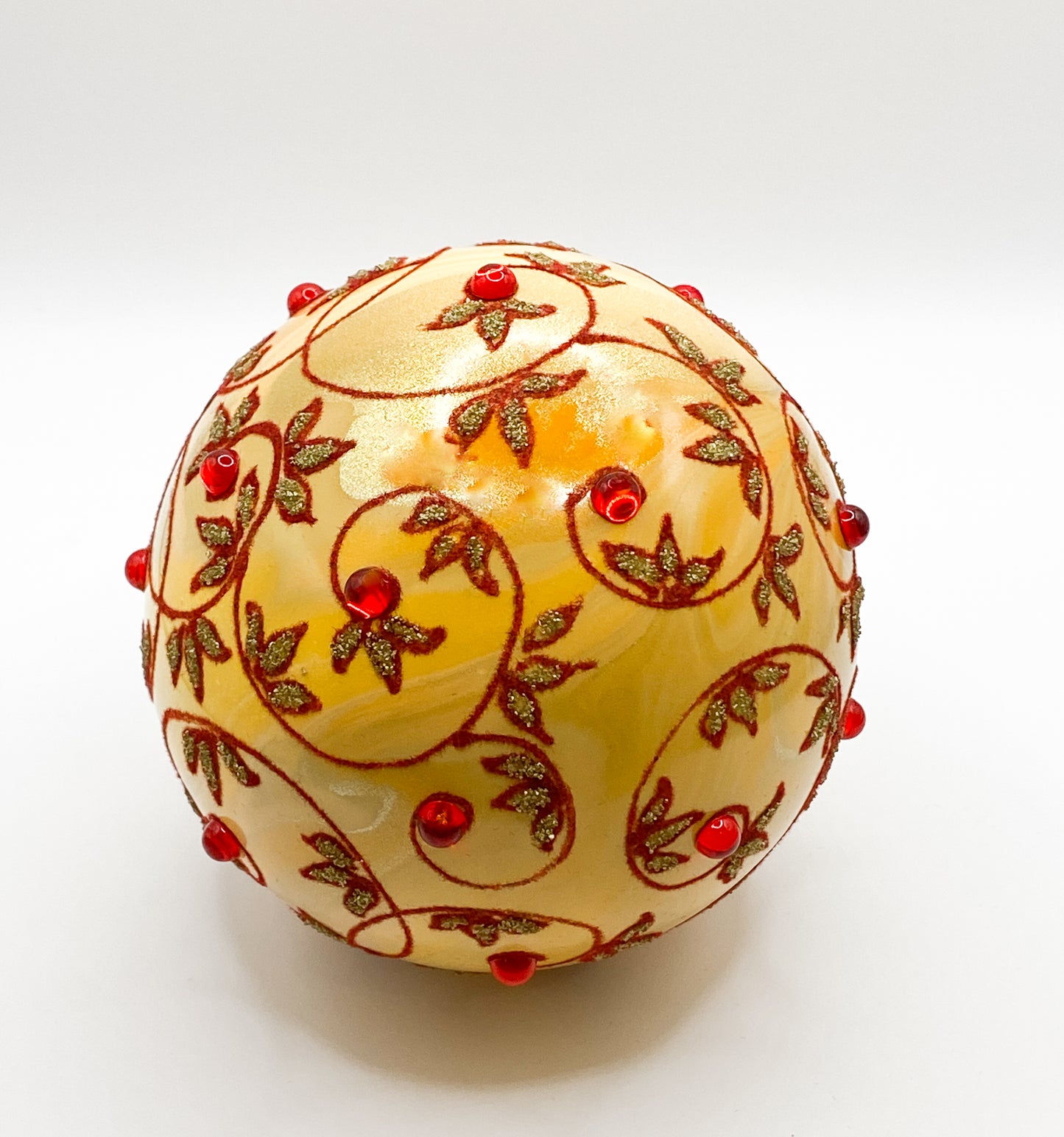 Baumschmuck-Christbaumschmuck-Christbaumkugel-creme-Rankenmuster-weihnachts-deko-ch-Galerie-Luechinger-ch2