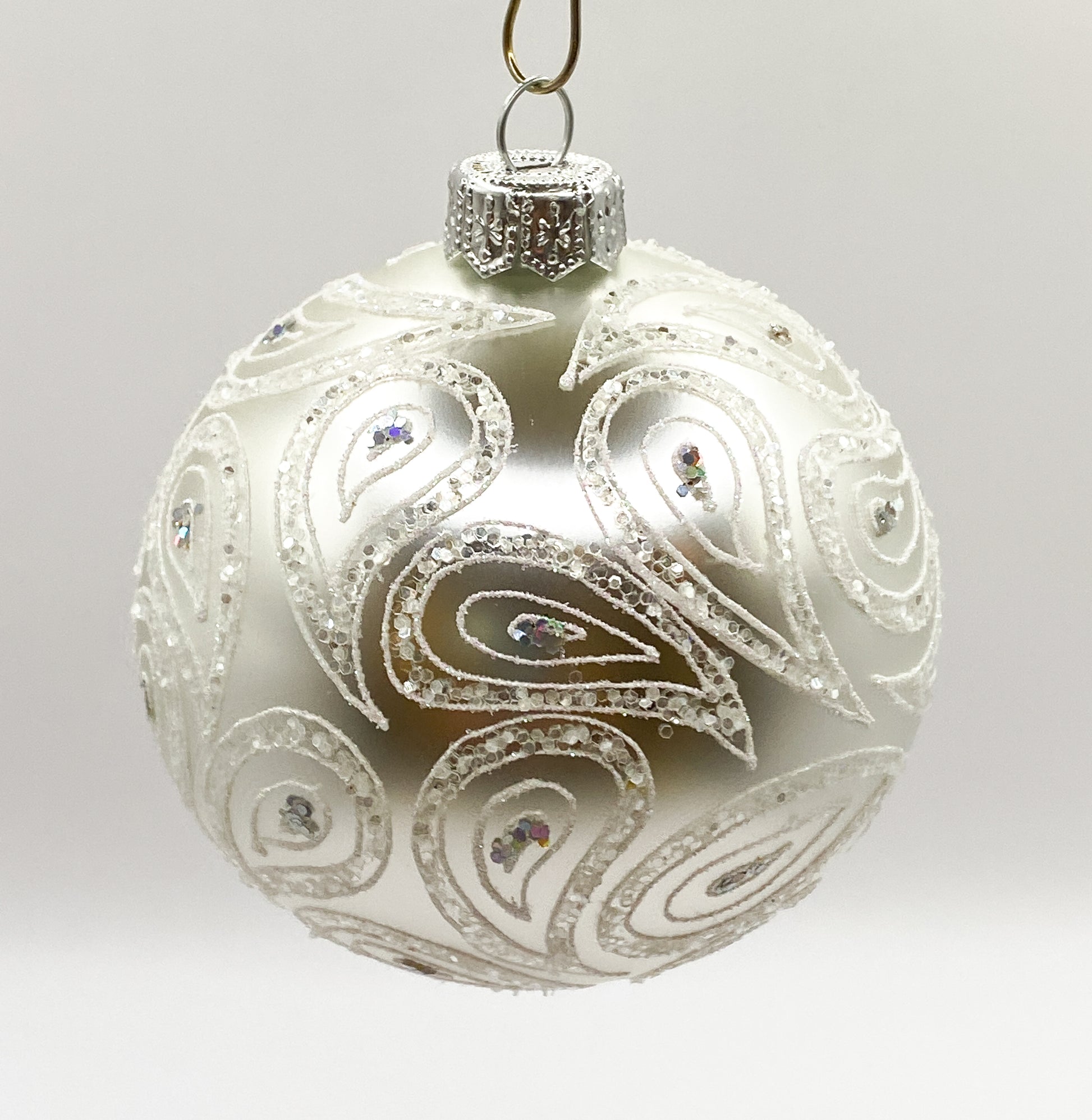 Baumschmuck-Christbaumschmuck-Christbaumkugel-weiss-silber-weihnachts-deko-ch-Galerie-Luechinger-ch