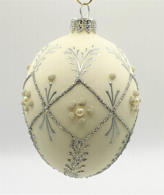 Baumschmuck-Christbaumschmuck-Faberge-Ei-weiss-silber-weihnachts-deko-ch-Galerie-Luechinger