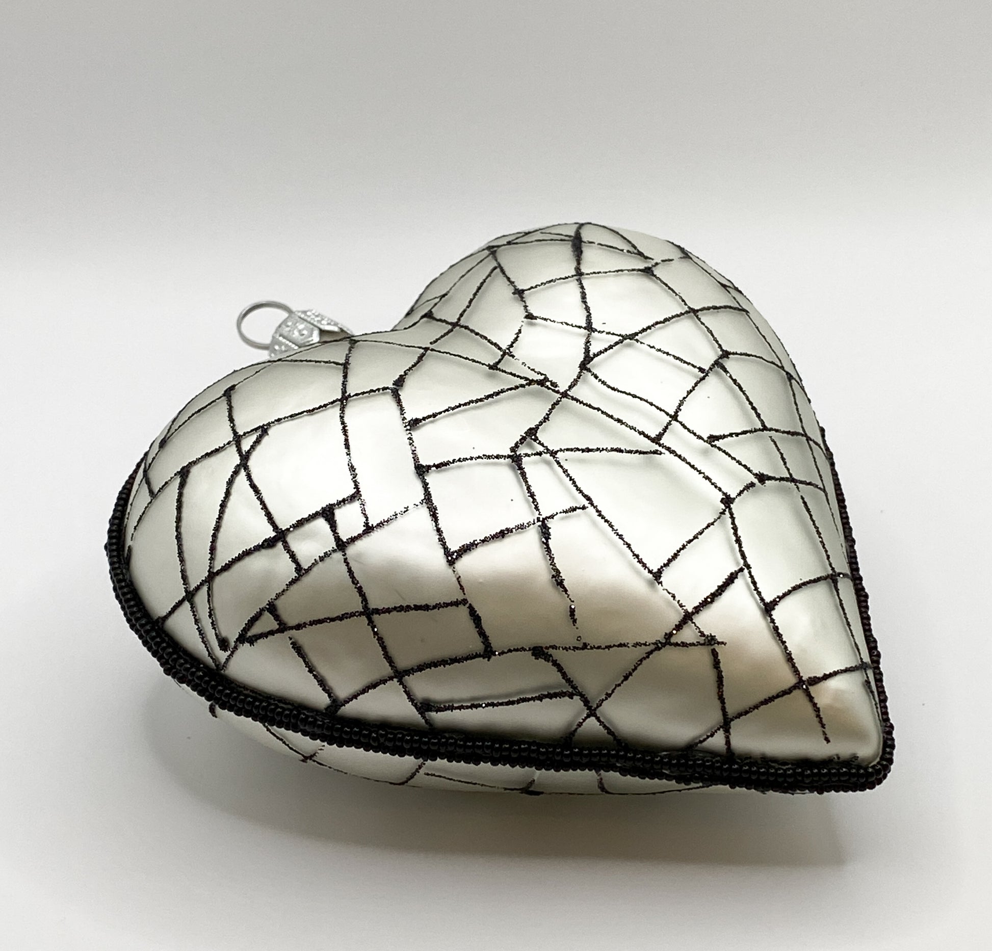 Baumschmuck-Christbaumschmuck-Herz-liebe-silber-schwarz-weihnachts-deko-ch-Galerie-Luechinger1
