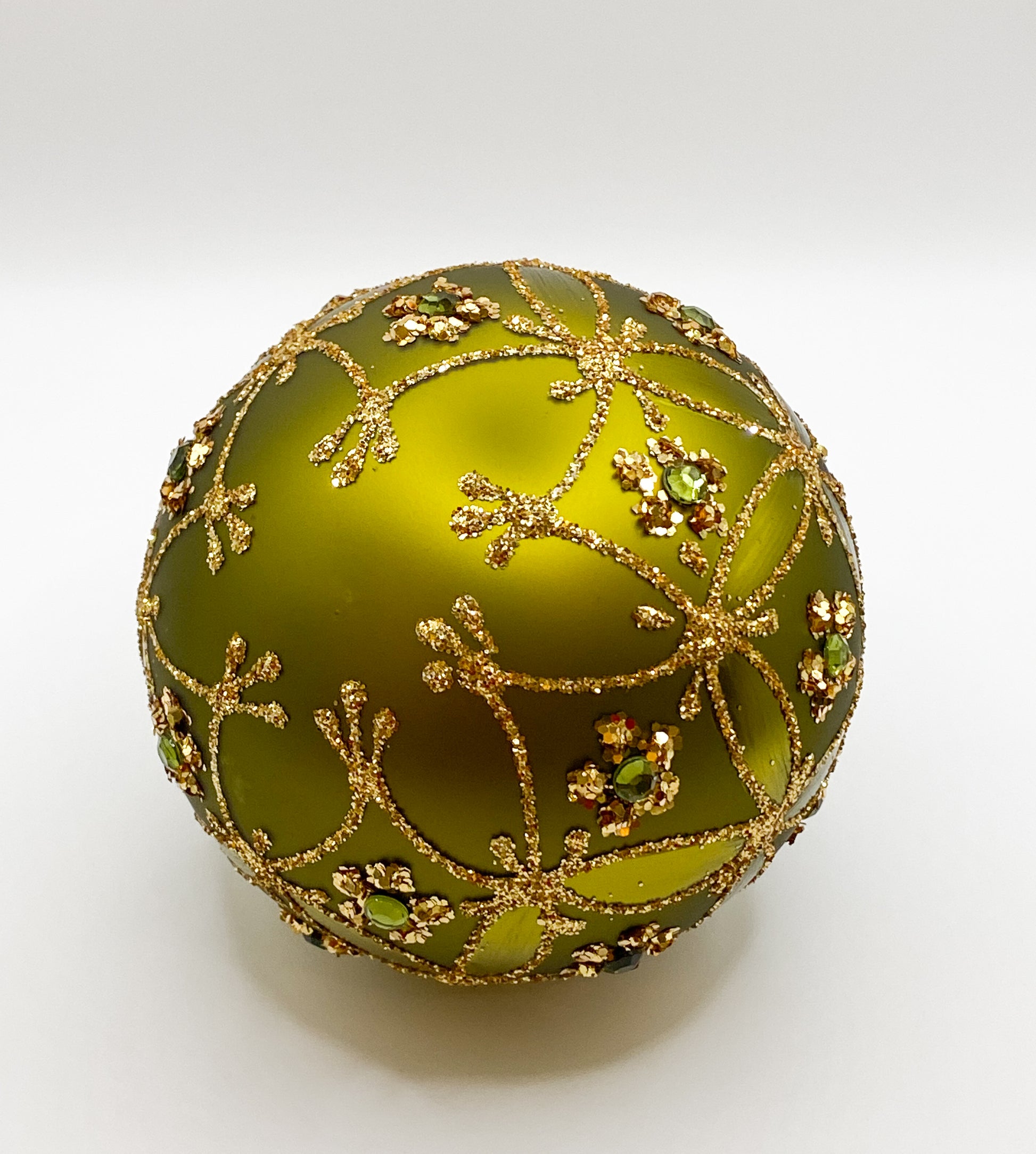 Baumschmuck-Christbaumschmuck-Kugel-gruen-oliv-gold-weihnachts-deko-ch-Galerie-Luechinger3
