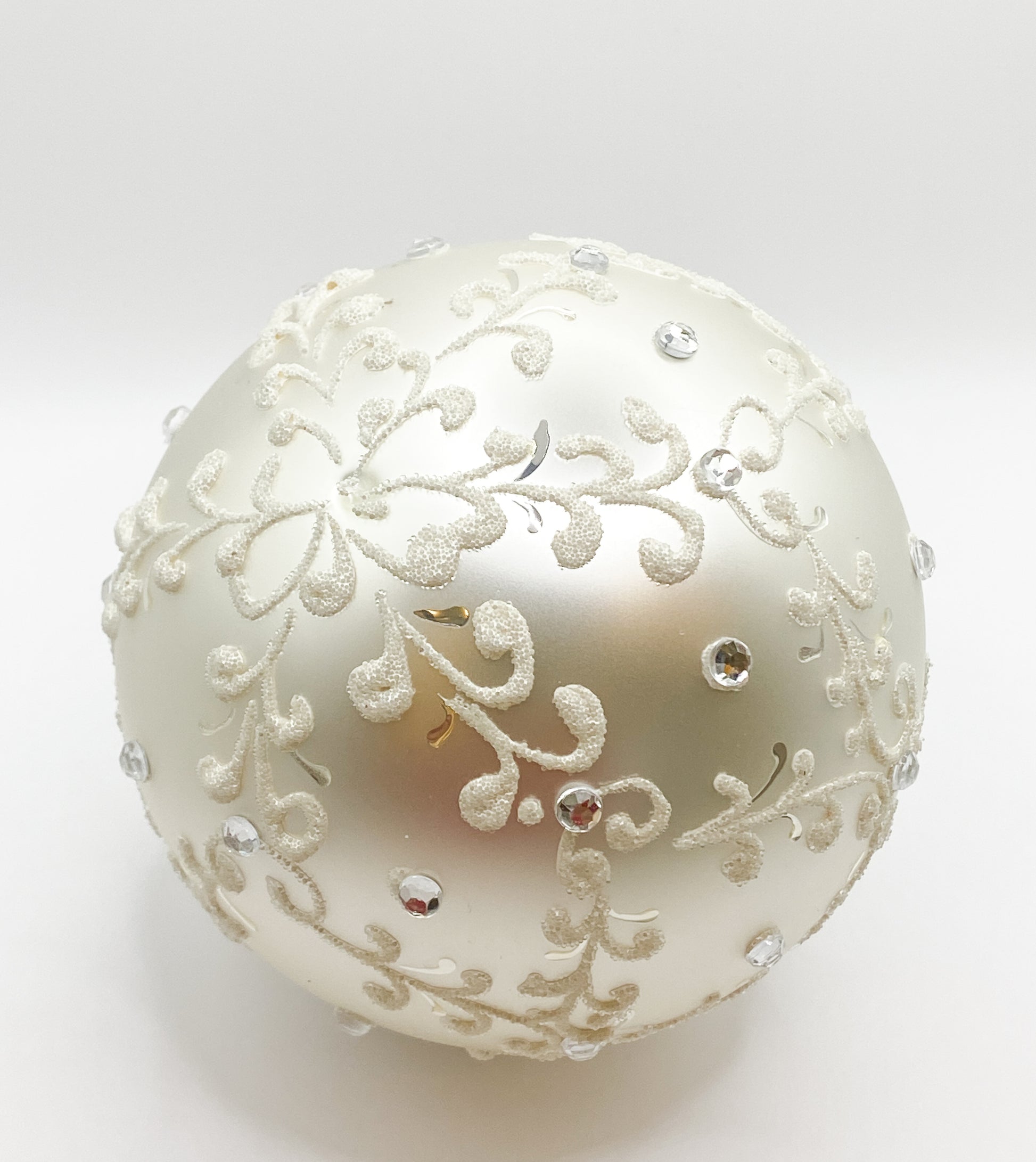 Baumschmuck-Christbaumschmuck-Kugel-weiss-silber-weihnachts-deko-ch-Galerie-Luechinger22