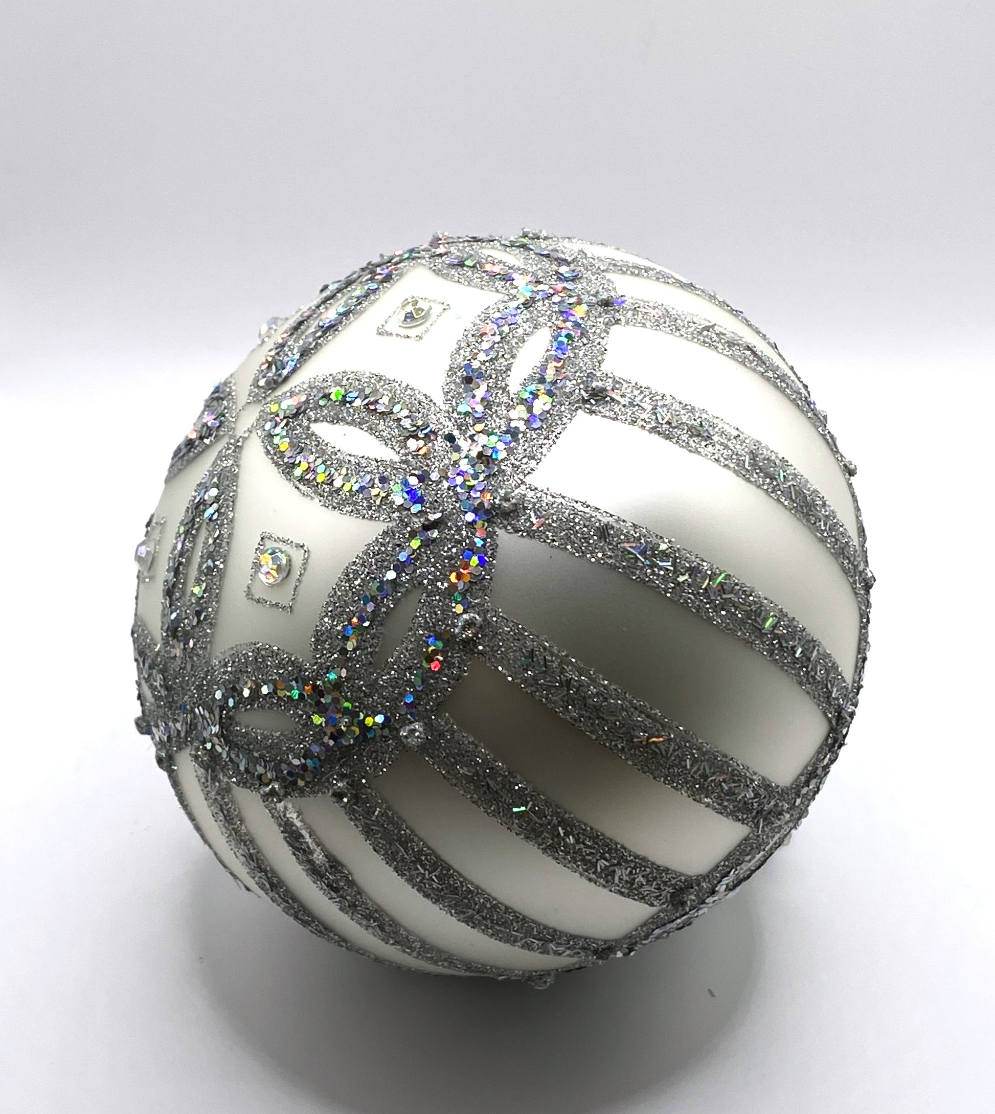 Baumschmuck-Christbaumschmuck-Weihnachts-Kugel-silber-weiss-Biedermeier-weihnachts-deko-ch-Galerie-Luechinger-4