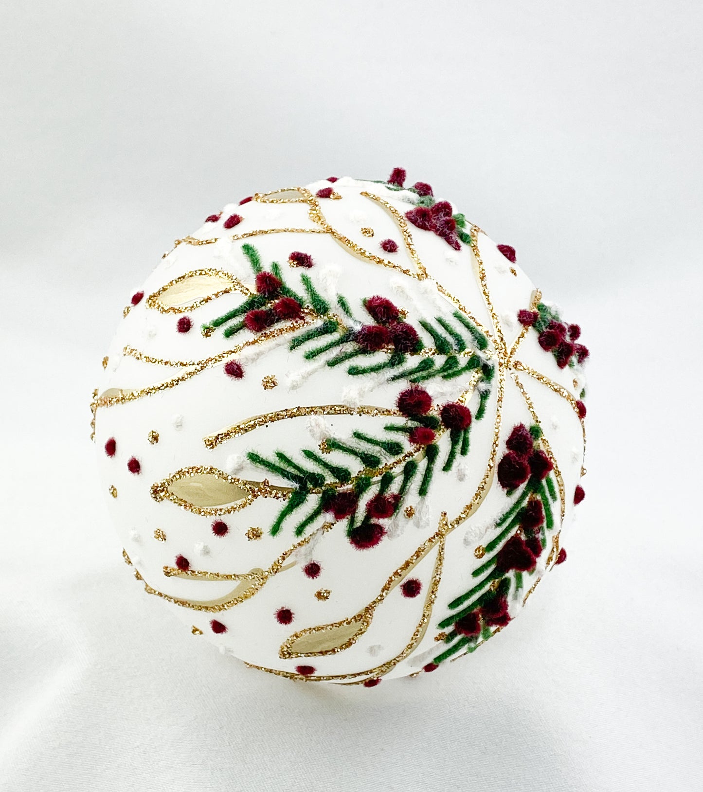 Baumschmuck-Christbaumschmuck-christbaumkugel-weiss-blaetter-ranken-natur-weihnachts-deko-ch-Galerie-Luechinger1