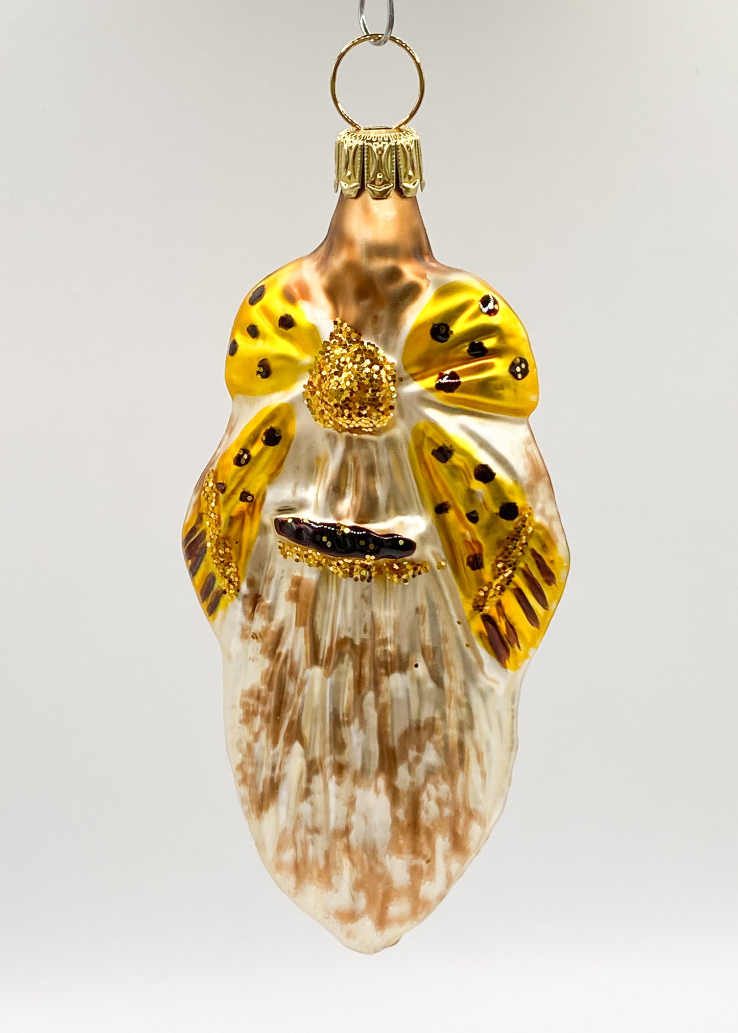 Fantasiekugel mit goldener Schleife